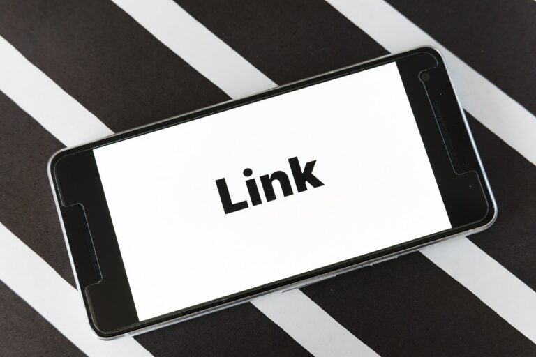 Website internal linking strategy visualized with URL links and browser connections